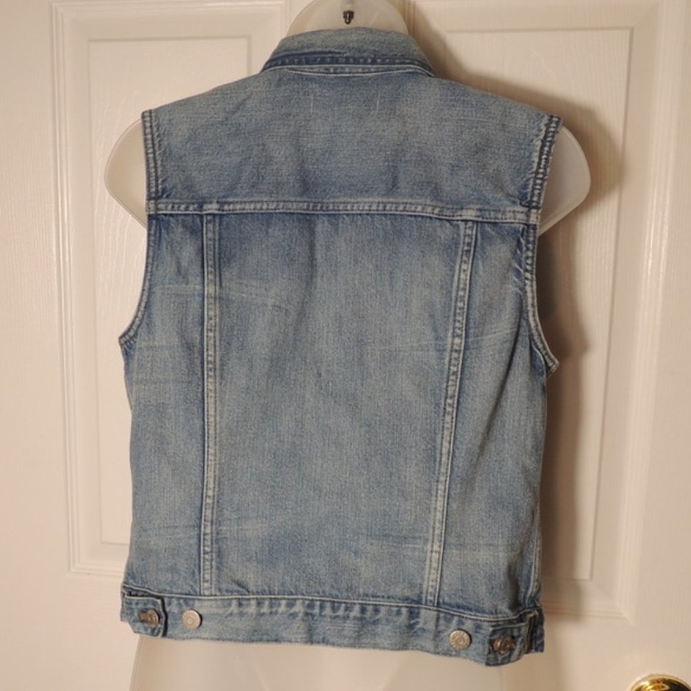Madewell Faded Blue Denim Vest with Button Front - Picture 2 of 12